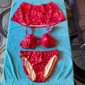 Newport News 3 piece swimsuit. Size 18. Red floral.